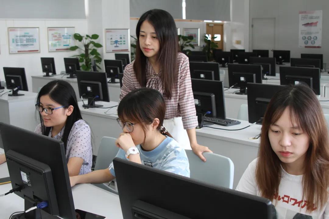 校長教學獎 | 丁婉玲：一支粉筆換“滿園桃香”